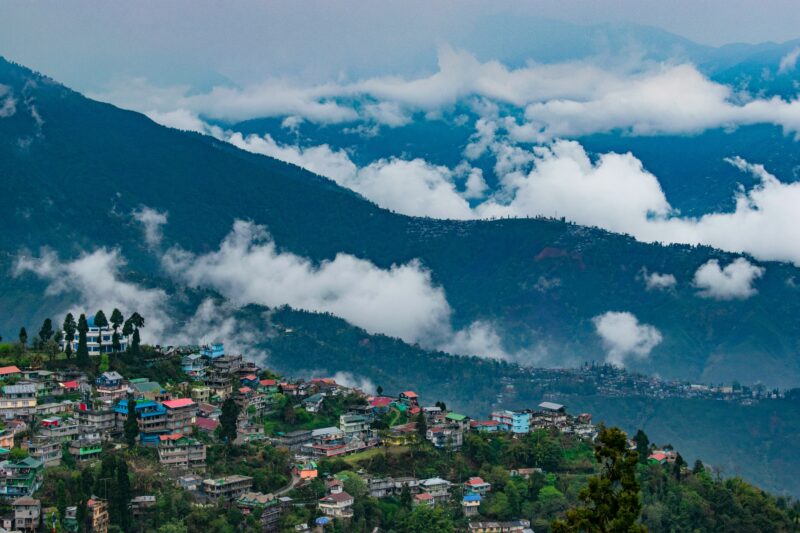 Darjeeling: West Bengal’s Enchanting Hill Station of Tea and Himalayas