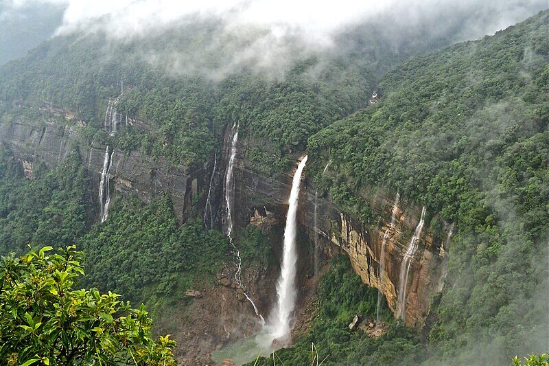 Nohkalikai Falls: India’s Fourth-Highest Plunge in the Clouds of Cherrapunji