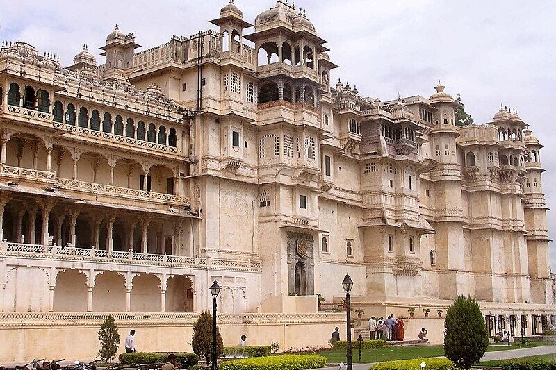 City Palace Udaipur: Rajasthan’s Regal Lakeside Marvel