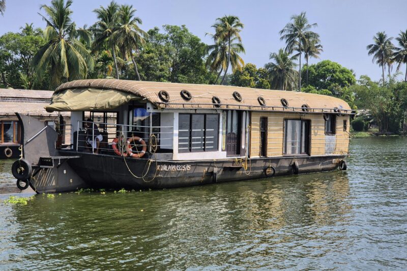 Alleppey Backwaters: Kerala’s Serene Waterways of Serenity